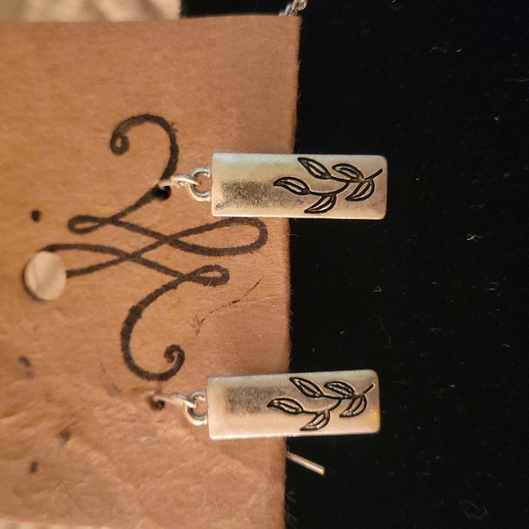 BELIEVE necklace and earrings - Picture 3 of 5